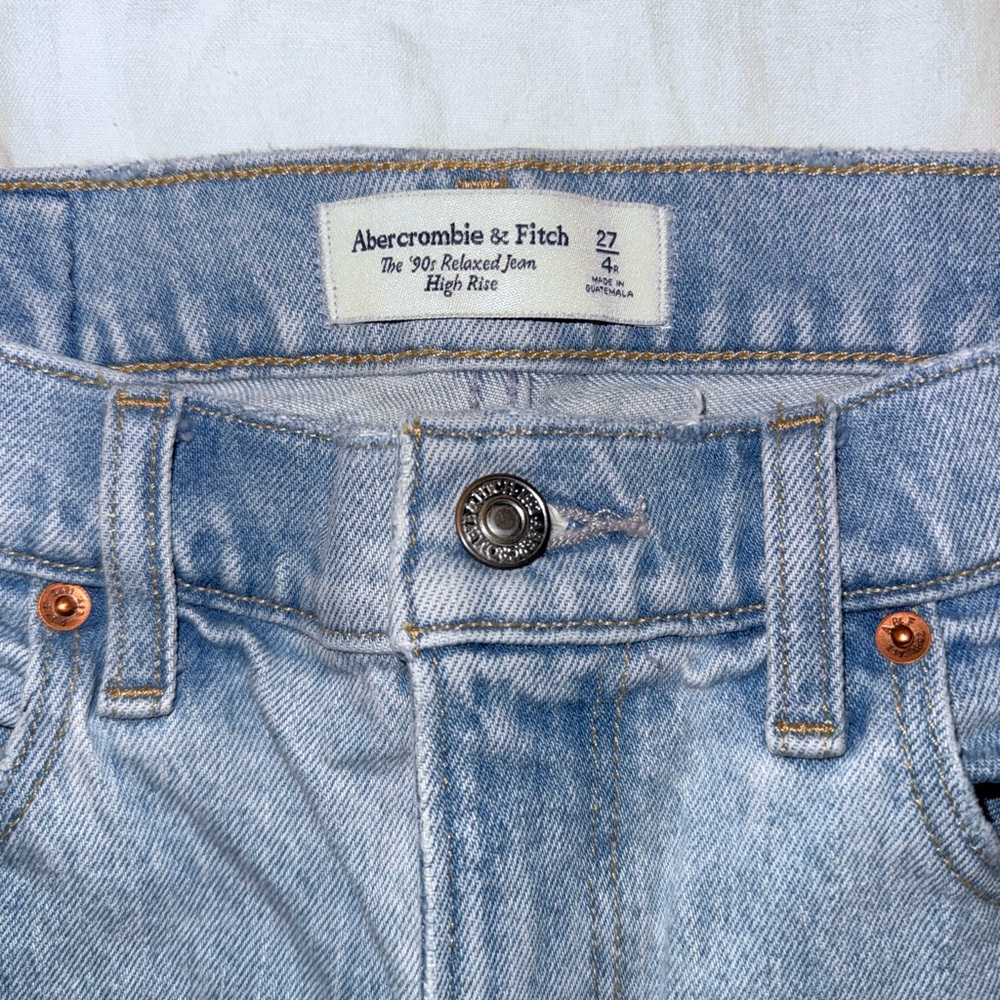 Abercrombie & Fitch - The 90’s Relaxed Jean, High Rise, Size 4R